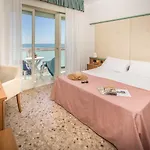 Royal 4*