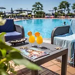 Отель Royal 4*